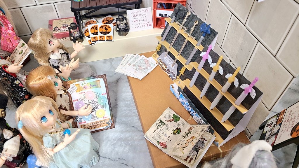 bakenyan21's tweet photo. 「魔物図鑑、伝説の剣、道具屋…」
「ヒントの場所が妙に偏ってますねぇ」
「しかもスタンプ、見つからない…」
「まさか迷宮内部、本物の方の伝説の剣の傍にスタンプ隠してるってオチ?」
#DOF23 https://t.co/ok251eGqoH