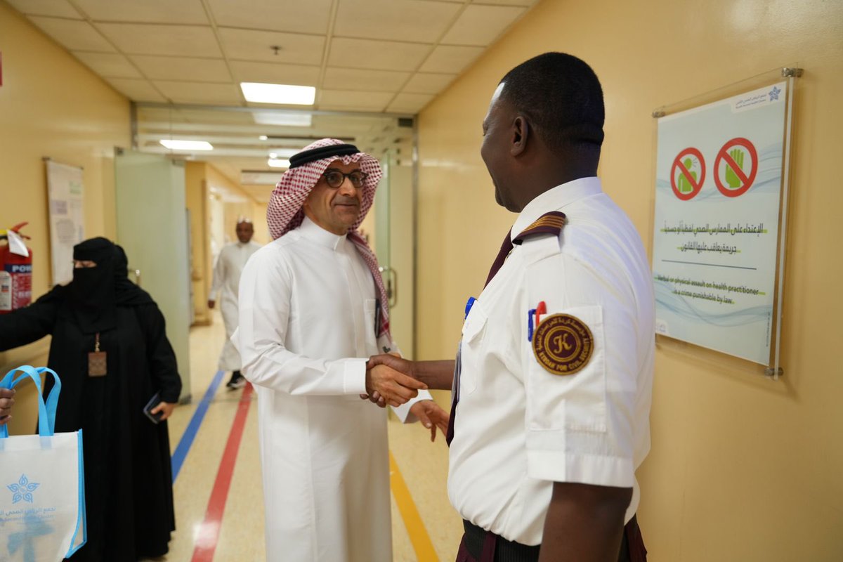 falghofaili's tweet photo. معايدة زملائي المناوبين بـ #تجمع_الرياض_الصحي _الثاني  طاقة إيجابية وابتسامة جميلة، تفاؤل ،جد ، ومحبه 

كل عام وانتم بخير  🌹

#ع��د_الاضحي https://t.co/VnCGT2eoft