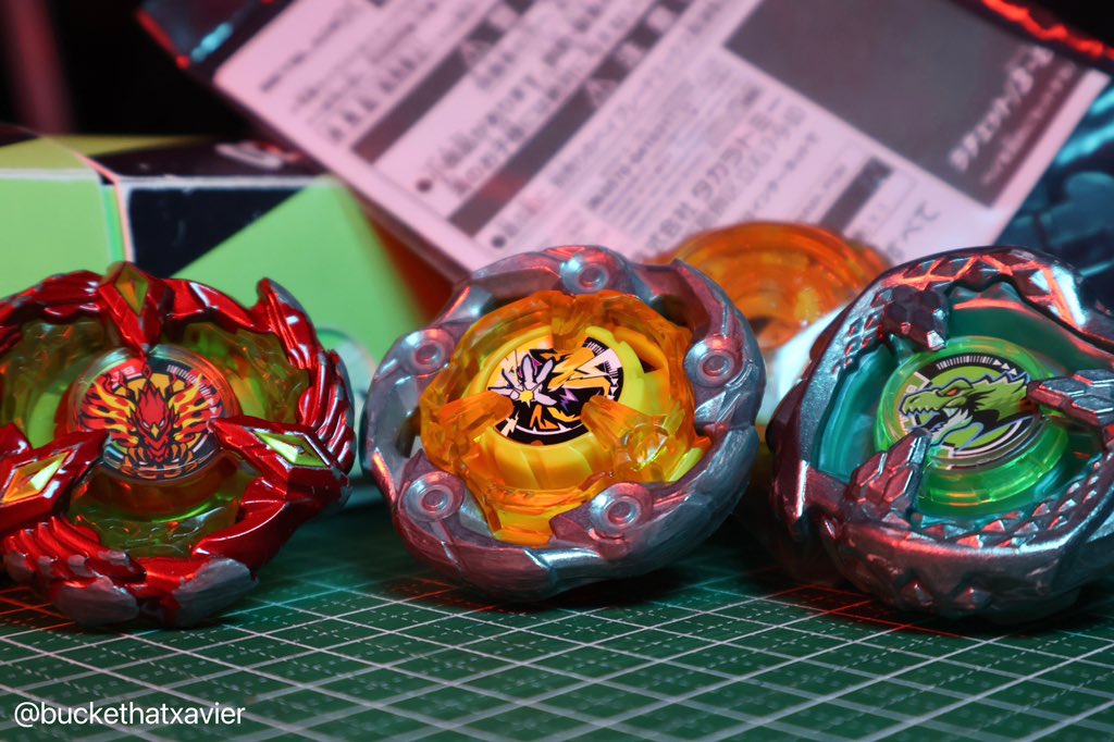 buckethatxavier's tweet photo. ⚙️Beyblade X G3 Tournament⚙️
🥉st place
Date : 22/5/2024
Format : Swiss

COMBO :
PhoenixWings 3-60 Rush
WizardRod 1-60 Ball
TyranoBeat 5-60 LowFlat

Can you imagine a poison color dinosaur with attack type bit can even get more marks than PhoenixWings ?

#beybladex #ベイブレード https://t.co/gEW81YL7YZ