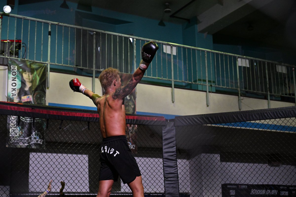 KrossoverF's tweet photo. 6.16『KROSS×OVER-CAGE.3-』&amp;『LEVEI-G PRO』 #KROSS×OVER-CAGE.3-　 #GENSPORTSPALACE #LEVEIG
@KrossoverF
#KROSSOVER

第7試合 KROSS×OVER PRO-MUAYTHAI  -59kg FIGHT 3分3R
〇#笠原淳矢(NEXT LEVEL渋谷)
×#幸島秀之(サンライズジム)
※　3R　1’07”　TKO　肘打ちによる出血 https://t.co/zXZD9hLblv