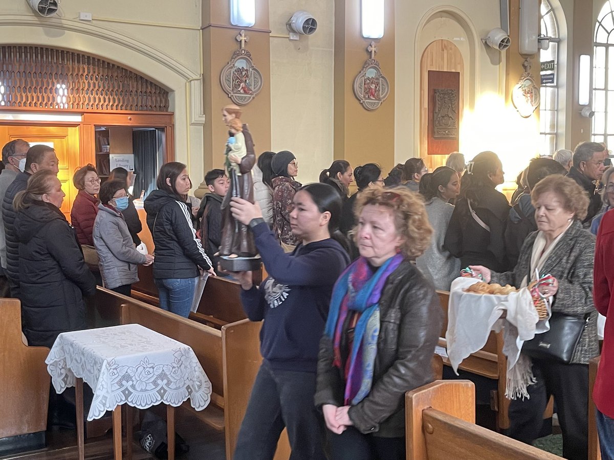 FrDavidRanson's tweet photo. Today our Parish of Chatswood celebrates the Italian heritage of a number of our community, with a bi-lingual Mass in both English and Italian, honoring the recent feast day of St Anthony of Padua on 13 June. Such celebrations highlight the cultural diversity of our parish. https://t.co/FW4hsjjRNB