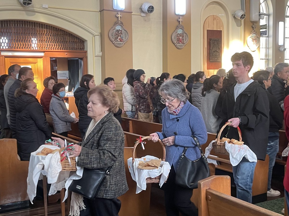 FrDavidRanson's tweet photo. Today our Parish of Chatswood celebrates the Italian heritage of a number of our community, with a bi-lingual Mass in both English and Italian, honoring the recent feast day of St Anthony of Padua on 13 June. Such celebrations highlight the cultural diversity of our parish. https://t.co/FW4hsjjRNB