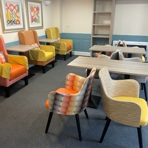 SeatableUK's tweet image. Our banquette seating and armchairs can feature two-tone upholstery, offering a unique touch to any space. Contact us today on 01484 861 982 for more info, or visit our website buff.ly/3163I1X 

#contractfurniture #banquetteseating #upholster #armchairs #twotoneupholstery