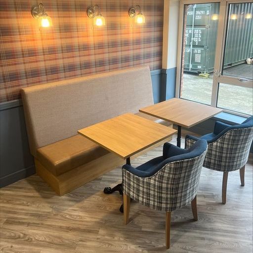 SeatableUK's tweet image. Our banquette seating and armchairs can feature two-tone upholstery, offering a unique touch to any space. Contact us today on 01484 861 982 for more info, or visit our website buff.ly/3163I1X 

#contractfurniture #banquetteseating #upholster #armchairs #twotoneupholstery