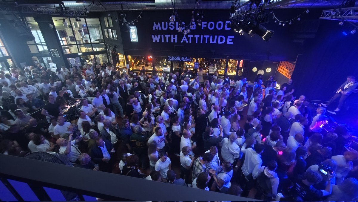 rock4lifefr's tweet photo. Bien remis de cette soirée inoubliable ? 😉

Vous étiez plus de 500 rassemblés vendredi pour soutenir la cause, la lutte contre les cancers primitifs inconnus. 

Déjà 80 000€ récoltés, mais c'est pas fini, Rock 4 Life continue ! 🎸

Continuez à faire des dons ! (lien en bio) https://t.co/KpViSNuiVp