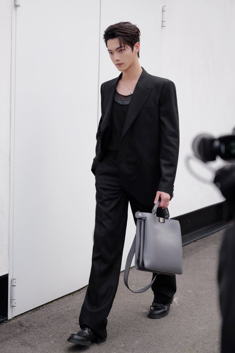 Fendi's tweet photo. #FendiAmbassador Xu Kai attended the #FendiSS25 show.

#XuKai https://t.co/Ua9F8MiSK7
