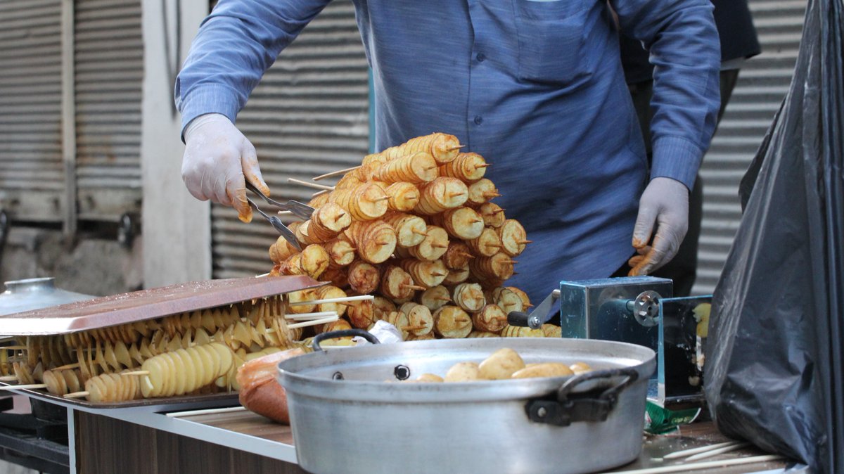 📍 Van/İpekyolu

Allah’ın adını, kendilerine rızık olarak verdiği hayvanlar üzerine ansınlar diye, her ümmete bir mensek/kurban kesmeyi meşru kıldık. Sizin ilahınız tek olan ilahtır. Öyleyse O’na teslim olun. Muhbitleri müjdele.

(22/Hac, 34)