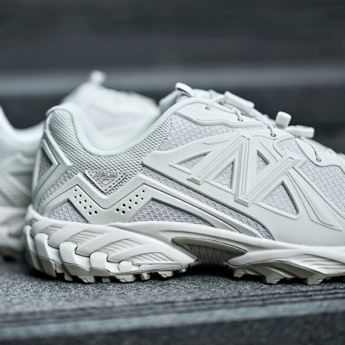uptod4te's tweet photo. ドローコード採用の新作 New Balance 『610v1 “White” &amp; “Black”』が国内6月21日（金）に各オンラインで発売。現在オンライン先行予約も受付中 ［ML610DG / ML610DE］［ニューバランス 610 ホワイト ブラック］
https://t.co/MdzlgxcDH4 https://t.co/rRVJWMcgTk
