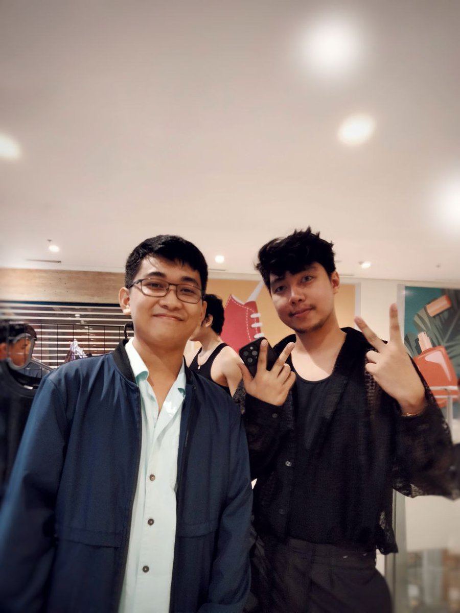 be_in_zone's tweet photo. Speechless moment: A photo w/ Sir @karvic_

oh naurrr—🙈🐻🤩 https://t.co/mrApFpf5kb