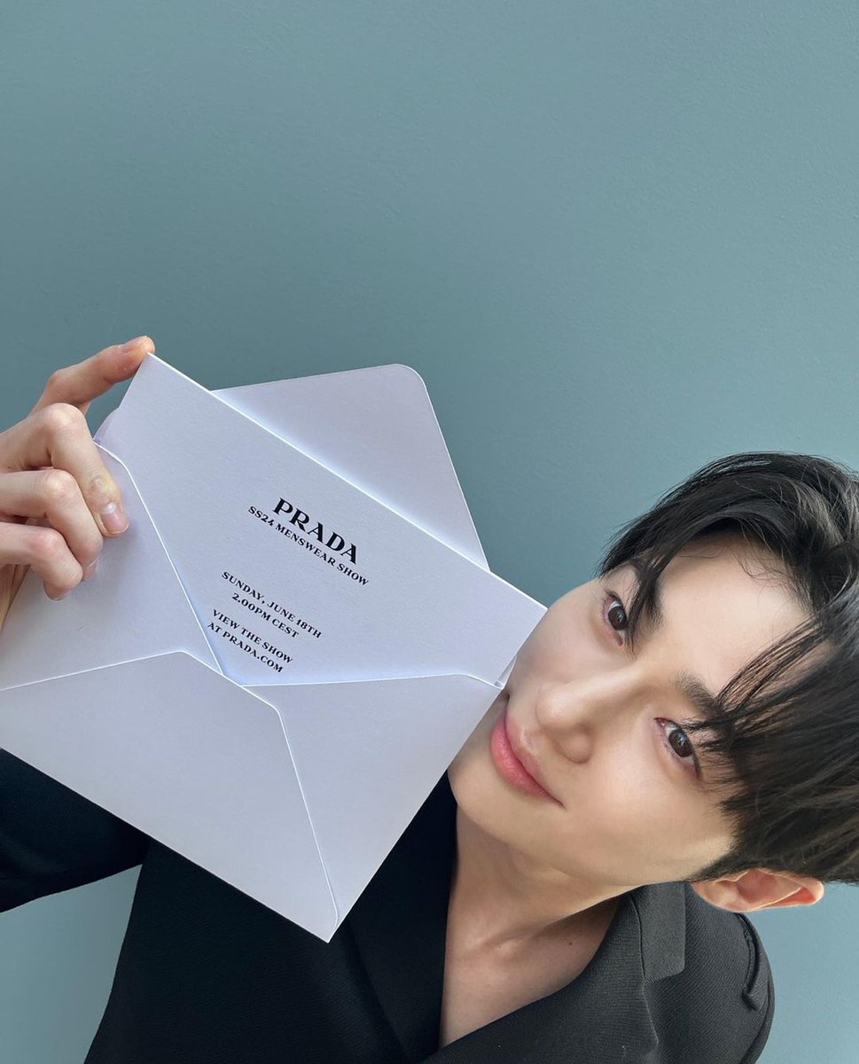 vonhung0709's tweet photo. BYEON WOO SEOK MILAN FASHION WEEK 2024 
#BYEONWOOSEOKxMFW25
#BYEONWOOSEOK_IN_MILAN
#ByeonWooSeokMFW2024
#ByeonWooSeok  #변우석 #BYEONWOOSEOKxMFW25
@Prada https://t.co/MEwhQ43tEG