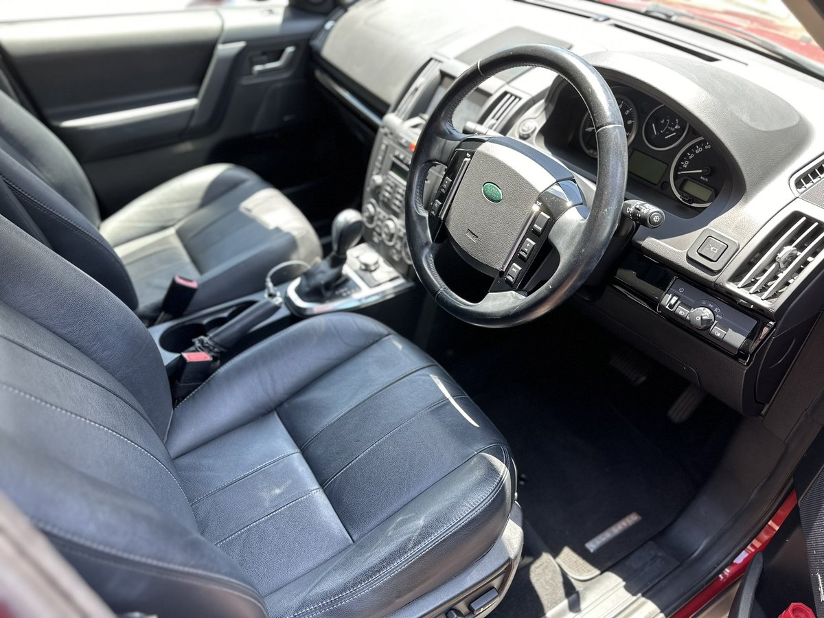 laybrick1996's tweet photo. 私の自家用車フリーランダー2🇬🇧
本日は洗車とともに車内のクリーニングを徹底的に行いました☺️ 車内空間が整理され清潔感を維持すると、とても快適な気分になります。愛車を内外装綺麗にするのは本当に楽しい😊
#landrover #freelander2 #ランドローバー #フリーランダー2 https://t.co/Nc5ke9n702