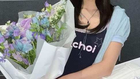 surrounded by such extraordinary beauty and love on my special day, I am reminded of the countless blessings in my life and the  countless journey that lies ahead with NewJeans, absolutely. ⋆.˚✮🎧✮˚.⋆🪷