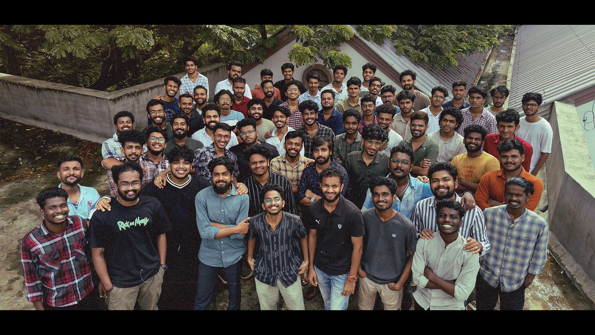 amalramesh_'s tweet photo. മനുഷ്യരെ പോലെ സ്ഥലങ്ങളെ സ്നേഹിക്കാൻ പറ്റുമോ? ചിലപ്പോൾ അവിടെ ഉണ്ടായിരുന്ന മനുഷ്യർ ആ സ്ഥലങ്ങളെ അങ്ങനെ മാറ്റി എടുത്തതാവാം. ആ സ്ഥലങ്ങളെ കുറിച്ച് ഓർക്കുമ്പോൾ മനസ്സിൽ നിറയെ സ്നേഹം വരും, ആ മനുഷ്യരോടുള്ള സ്നേഹം. 
B top 🧩 https://t.co/4UYrHsBU5L