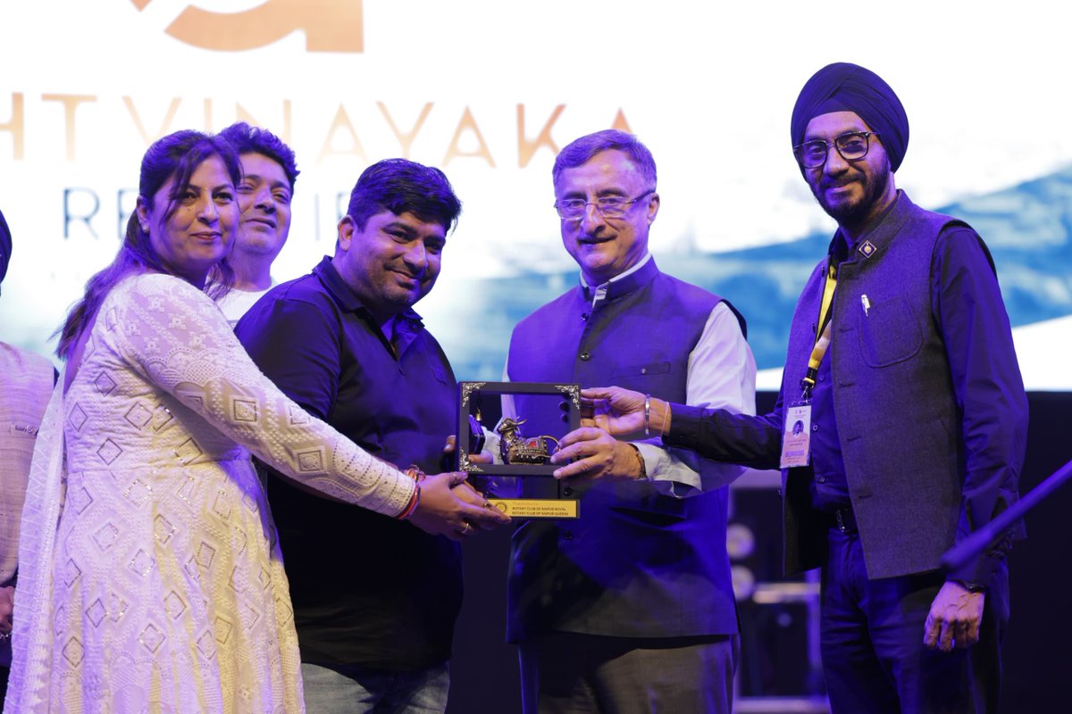 With members of @Rotary club Royal & Rotary Club Queens. Expressing gratitude to the 400 Rotarian of these 2 clubs. And our thanks to artist & singer Piyush Mishra. @Ranjeetssaini @Shekhar_Rotary With members of @Rotary club Royal & Rotary Club Queens. Expressing gratitude to the 400 Rotarian of these 2 clubs. And our thanks to artist & singer Piyush Mishra. @Ranjeetssaini @Shekhar_Rotary