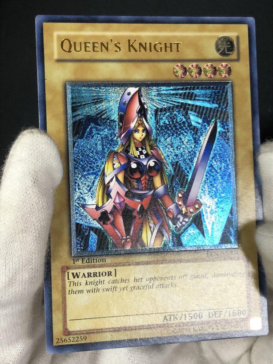 Fukufuku_yg's tweet photo. ♥️福福トレカ遊戯王専門店入荷情報♥️

#遊戯王　#福福遊戯王　#yugioh

♦️クィーンズナイト(旧アジア版)♦️

入荷致しました✨
旧アジアレリーフの細工の見事さが写真越しでも伝わります👀‼️
こちら特価79800円で展開中🉐
お求めの皆様のご来店お待ちしております🎶 https://t.co/kaTRTjiCrT