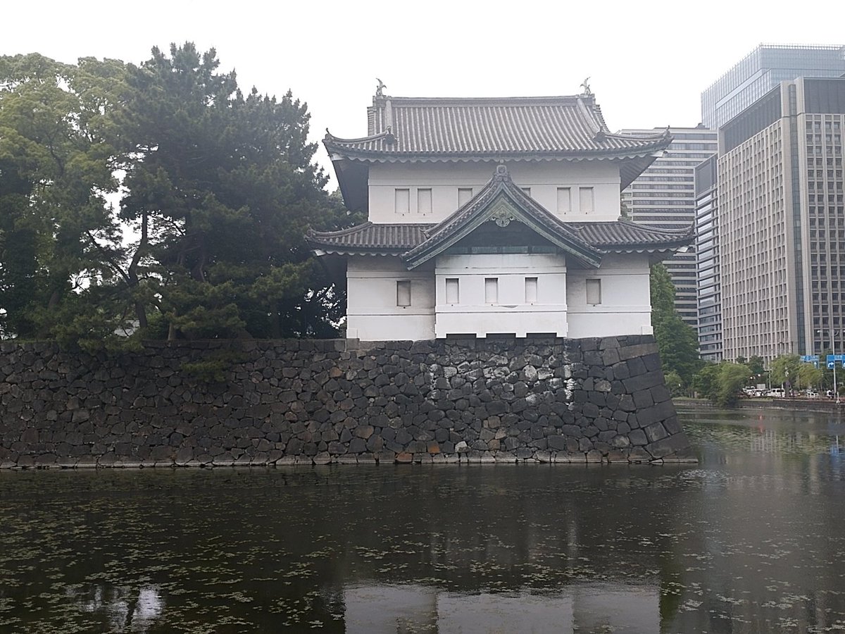 振り返ったら高層ビル🏢
だらけやわ😧
あまりのギャップに言葉が
出ない😅
＃江戸城