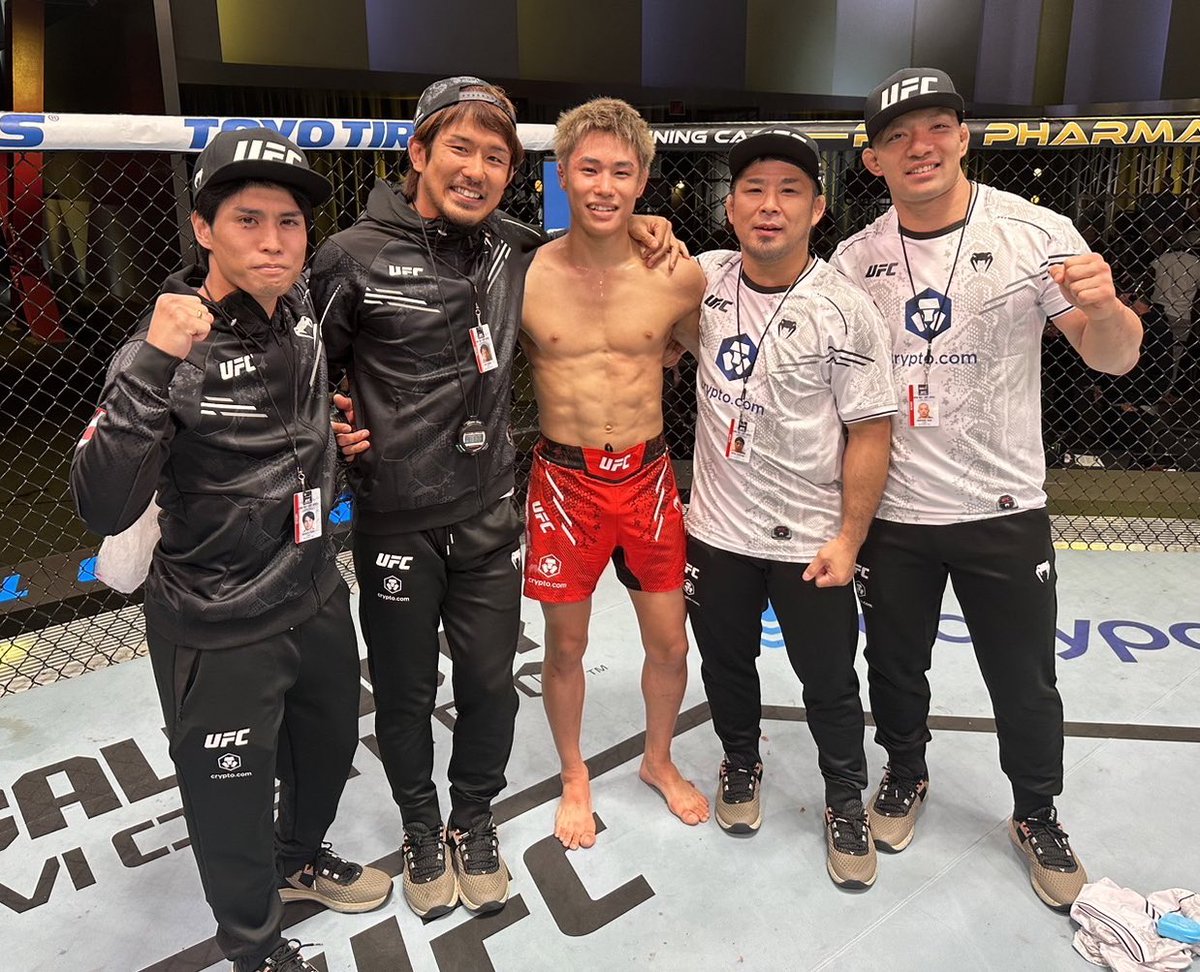 tatsuro_ch's tweet photo. We are happy thank youuu🔥🔥🔥🔥🔥🔥

日本からたくさんのご声援ありがとうございました！！

#UFCvegas93 
#平良達郎
#TatsuroTaira https://t.co/5ZnZ9YMu9X