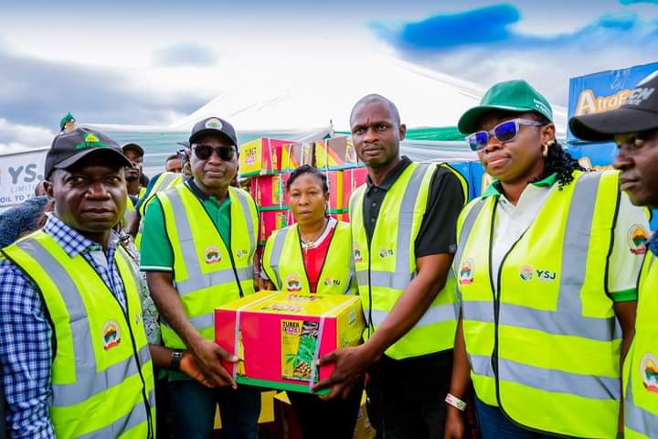 topeadewoleyah1's tweet photo. Governor Oyebanji Allocates cleared  Farm Lands To YSJ Bring Back The Youth in Agric Planting Season Project At Oke Ako Farm Centre.

Gov.BAO  flagged off the YSJ project with allocation of cleard farm land, distribution of Tractors, farming equipments&amp;seedlings to young farmers. https://t.co/LTtGVY73Q6