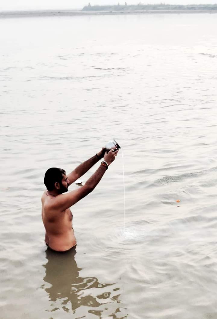 advpulkitbjp's tweet photo. "पतितोद्धारिणि जाह्नवि गङ्गे
खण्डितगिरिवरमण्डितभङ्गे ।
भीष्मजननि हे मुनिवरकन्ये,
पतितनिवारिणि त्रिभुवनधन्ये ।।"

त्रिविध तापों पाप, ताप और संताप का हरण करने वाली त्रिपथ गामिनी माँ गँगा के पृथ्वी पर अवतरण दिवस "#गँगा_दशहरा" की अनेक शुभकामनाएँ ।🙏🏻 https://t.co/TdaG77d2al