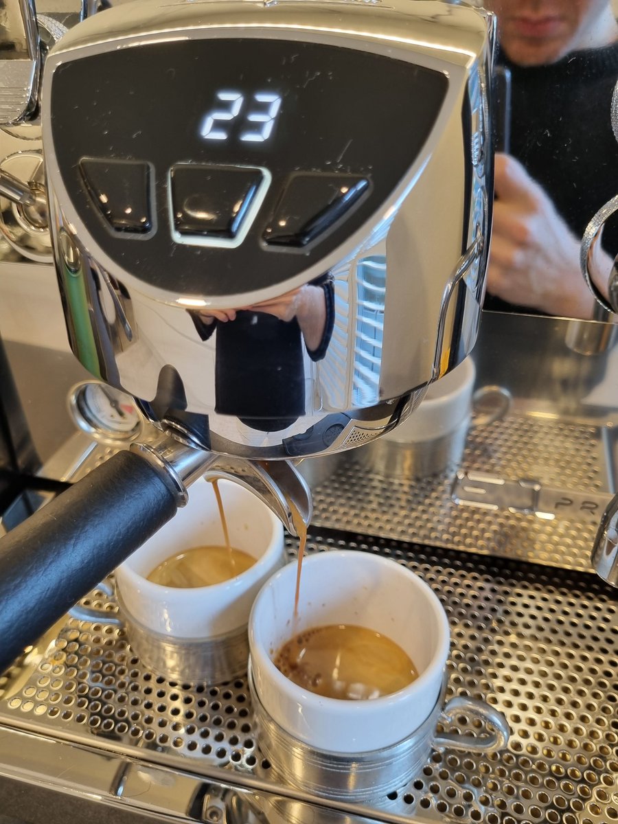 0xPlaty's tweet photo. #cryptosoup good ol' tacos with the lads, passionfruit coulis cheesecake and toppin' it off with some espressos https://t.co/8FdKlgqyTI