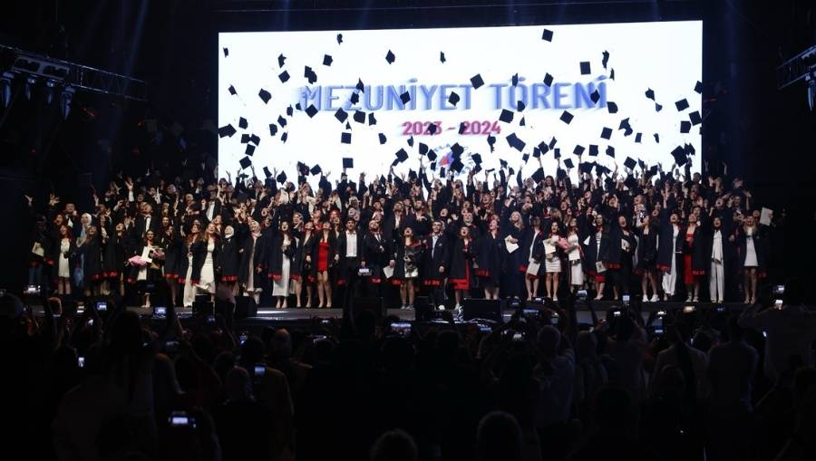 İstanbul Atlas Üniversitesi’nde mezuniyet sevinci dlvr.it/T8LJTf