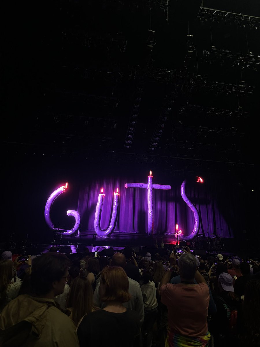 lilmaelys's tweet photo. #gutstourparis was an other level https://t.co/XimVItf1s9