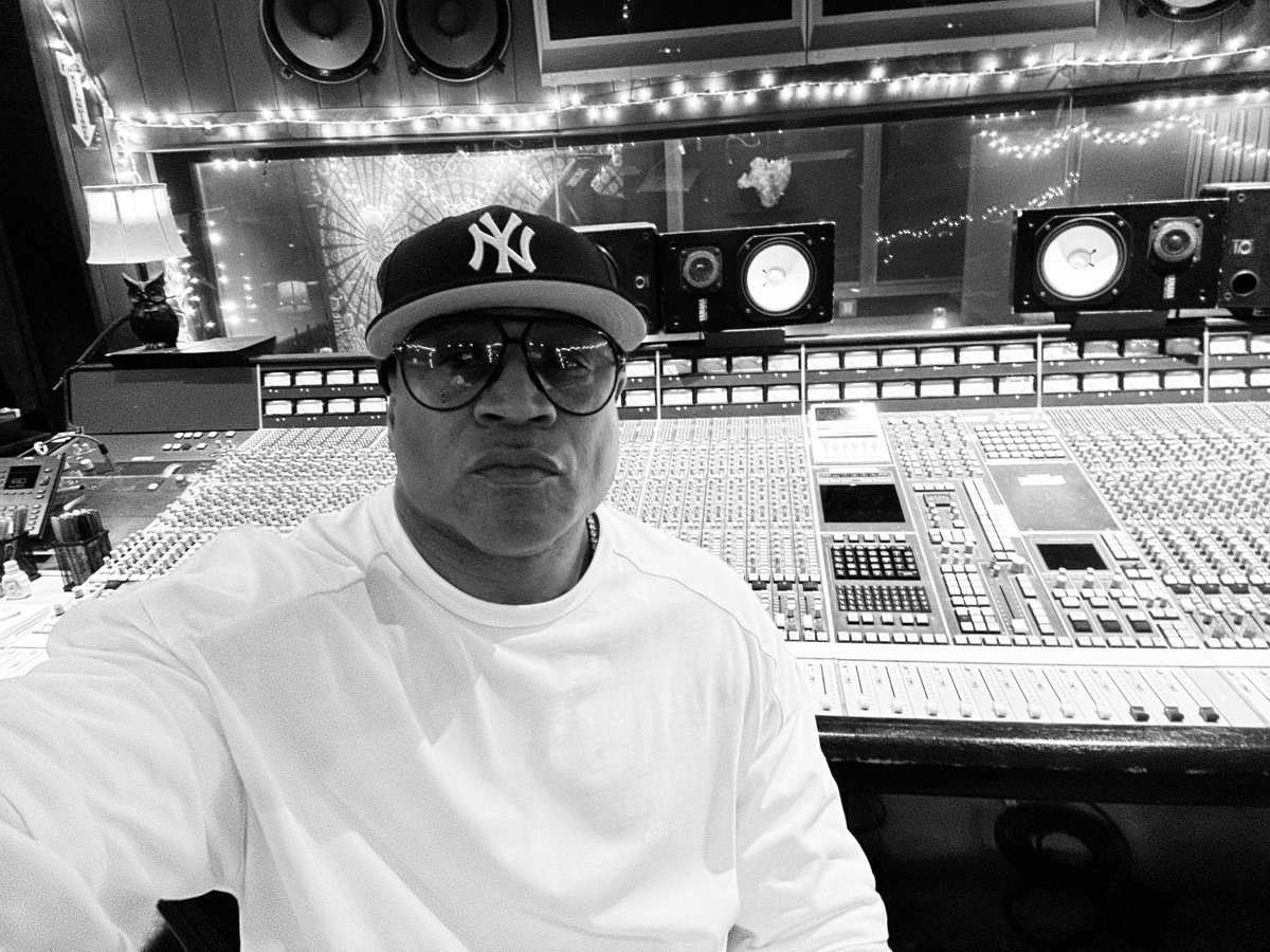 llcoolj's tweet photo. https://t.co/Yt3ZQXxZJr