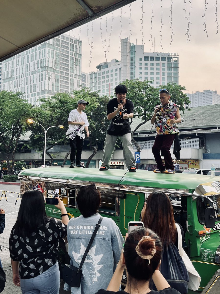 cornerstone_ofc's tweet photo. Kakaibang trip ang ipinakita ni Elijah Canlas sa Araneta, Cubao nang kantahin ang bagong kanta na ‘asar talo’. 

Maraming salamat sa mga nanood at naki-jam! See you sa next event! 🥰

🎶: https://t.co/bOTuZOIHvp

🎥: https://t.co/DNsUiVZPnM 

#ElijahCanlas 
#CornerstoneArtist https://t.co/IffVH8b0Zu