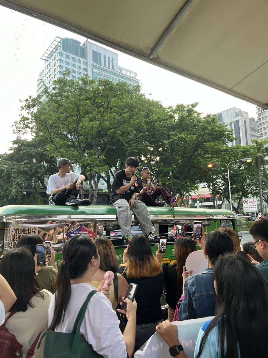 cornerstone_ofc's tweet photo. Kakaibang trip ang ipinakita ni Elijah Canlas sa Araneta, Cubao nang kantahin ang bagong kanta na ‘asar talo’. 

Maraming salamat sa mga nanood at naki-jam! See you sa next event! 🥰

🎶: https://t.co/bOTuZOIHvp

🎥: https://t.co/DNsUiVZPnM 

#ElijahCanlas 
#CornerstoneArtist https://t.co/IffVH8b0Zu