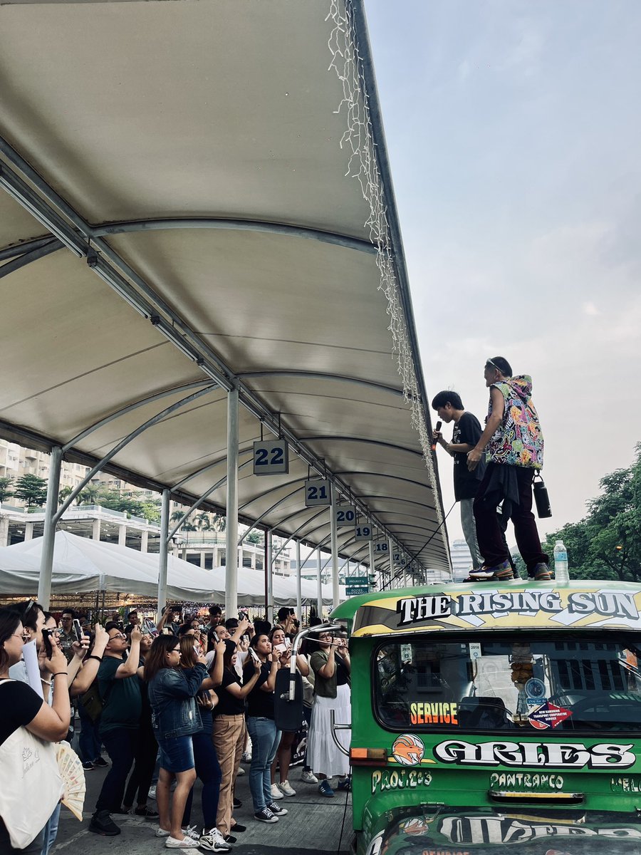 cornerstone_ofc's tweet photo. Kakaibang trip ang ipinakita ni Elijah Canlas sa Araneta, Cubao nang kantahin ang bagong kanta na ‘asar talo’. 

Maraming salamat sa mga nanood at naki-jam! See you sa next event! 🥰

🎶: https://t.co/bOTuZOIHvp

🎥: https://t.co/DNsUiVZPnM 

#ElijahCanlas 
#CornerstoneArtist https://t.co/IffVH8b0Zu