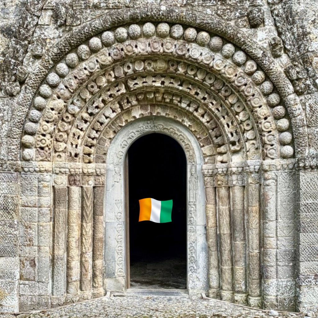 Siete portadas románicas asturianas (más una cántabra y otra irlandesa) estilísticamente emparentadas a través de los "beak-heads" (cabezas picudas): un motivo de raigambre anglosajona que encontramos en un grupo muy concreto de iglesias del centro de Asturias
#FelizDomingo