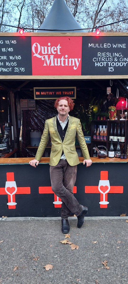 VineyardPaul's tweet photo. Love a bit of dress up for a festival...

@QuietMutiny @Dark_Mofo #winterfeast #politas #editas https://t.co/9NZqNMHWOk
