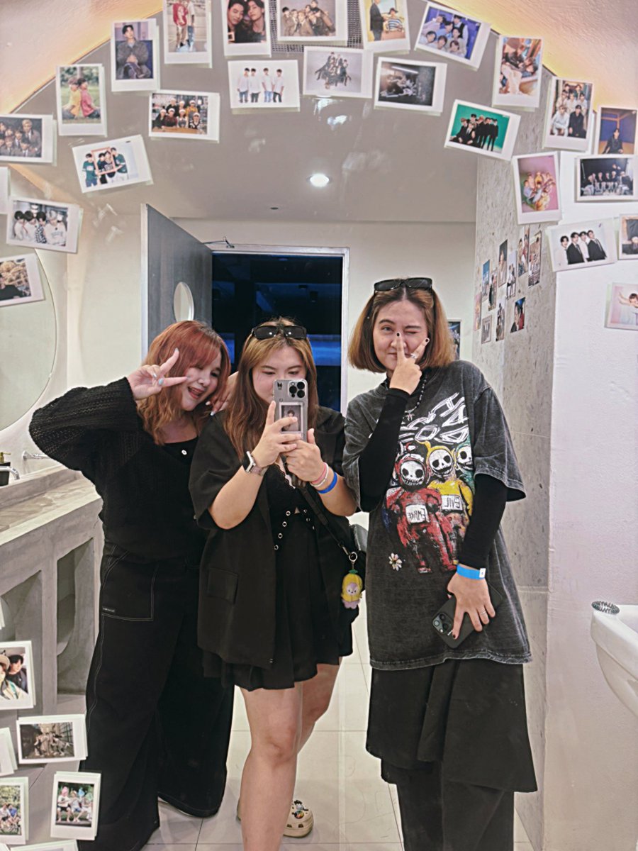 april👽👾🤡🃏 tweet media