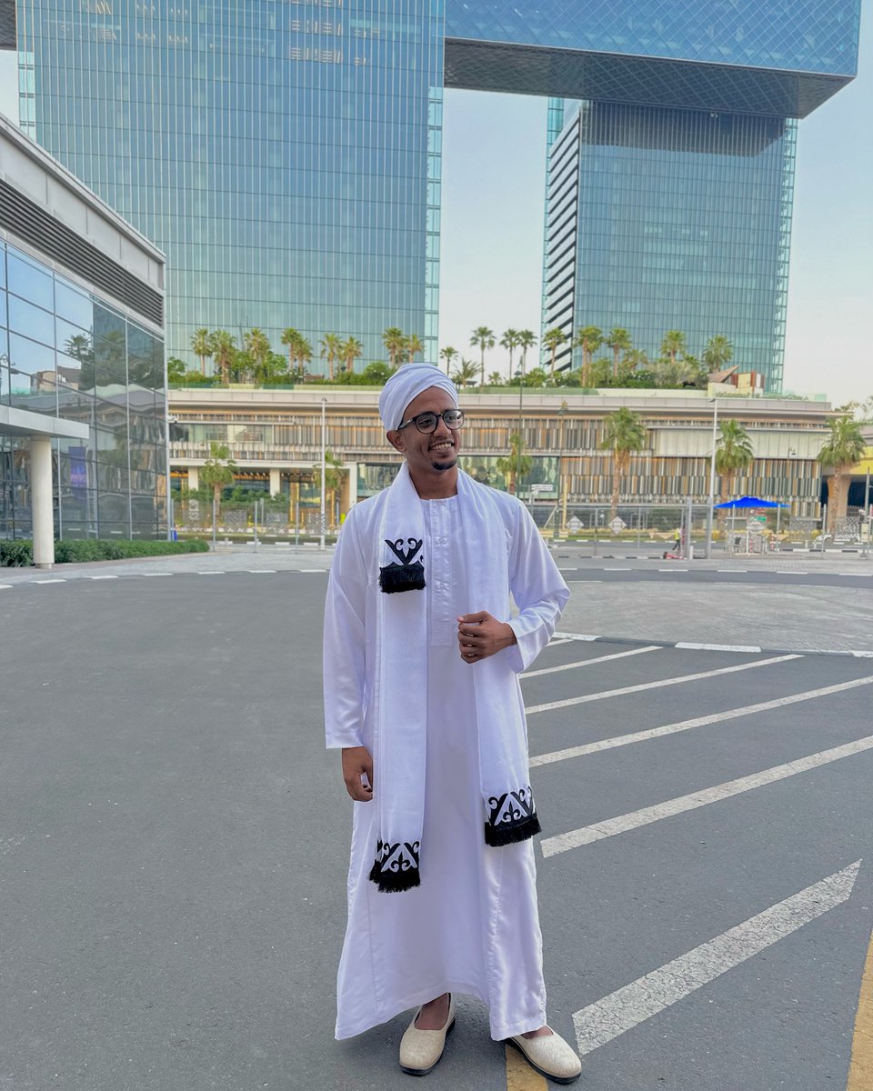 mujtabaalseddig's tweet photo. ينعاد عليكم بالخير والبركة و الرزق الوفير
 عيدكم مبارك و سعيد و ربنا يحفظكم و كل أحبابكم 
بإذن الله ننعم بسودان آمن مليء بالمحبة والخير و خالي من الحروب والحزن 
#عيد_مبارك #عيد_سعيد https://t.co/KIeZ647rgS
