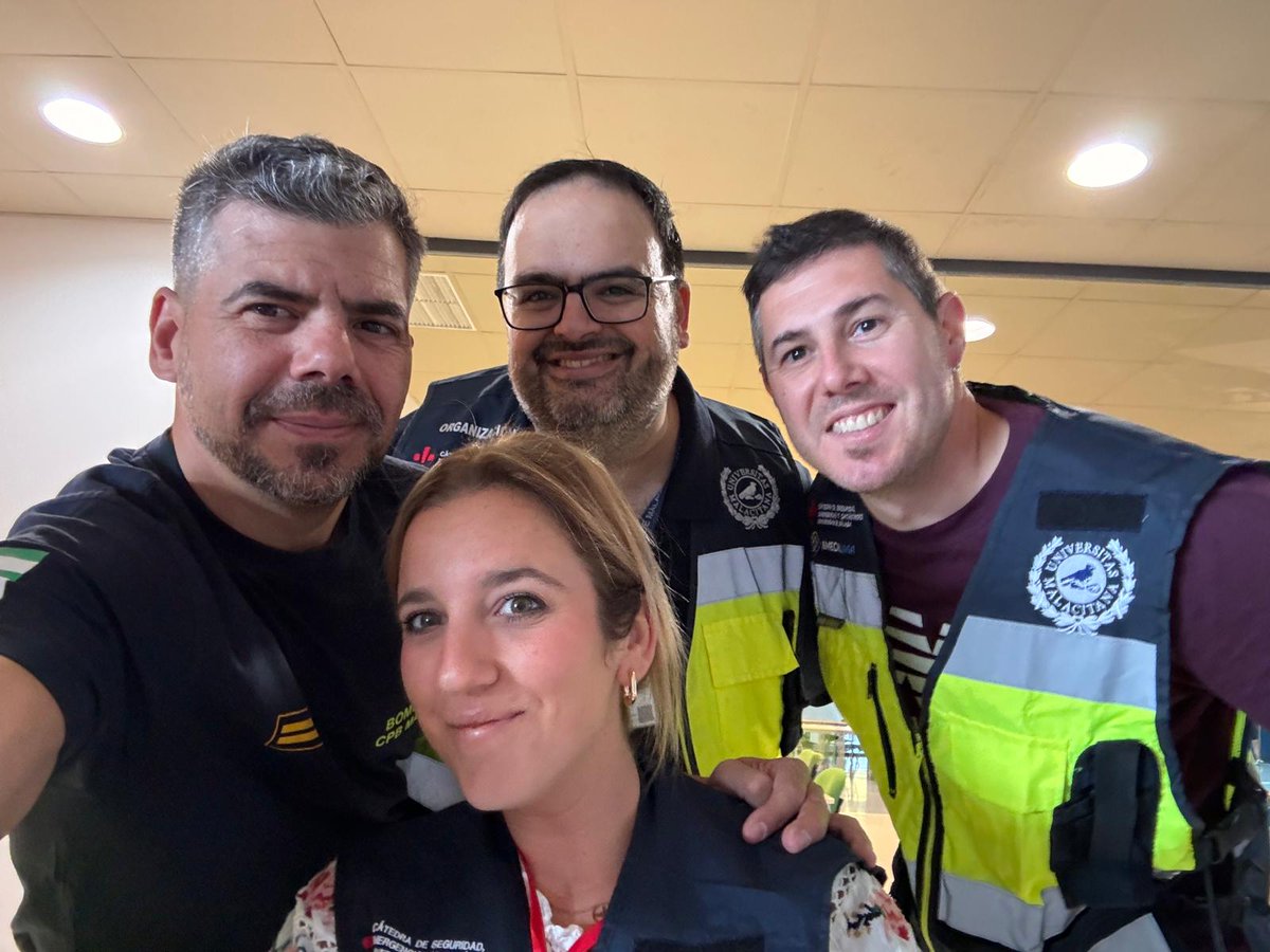 ExQuimia's tweet photo. La organización de #JEMERG24 este año ha sido intensa y complicada, pero ha salido adelante gracias al trabajo de gente muy apañada. De la que estoy especialmente agradecido... #ControladoresCounseling, #JuanTrujillo @jlpouy @GalvezRivas #CarmenCanillas. Grandes profesionales https://t.co/sR6KwlfGrp