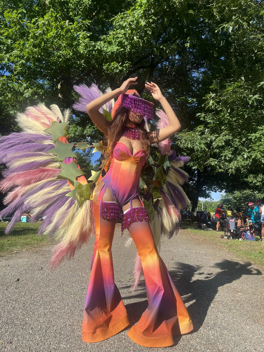 sha_he_dah's tweet photo. #phillycarnival Out Law costume by me https://t.co/H1gEqKF9sd