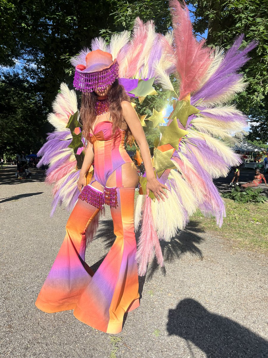 sha_he_dah's tweet photo. #phillycarnival Out Law costume by me https://t.co/H1gEqKF9sd