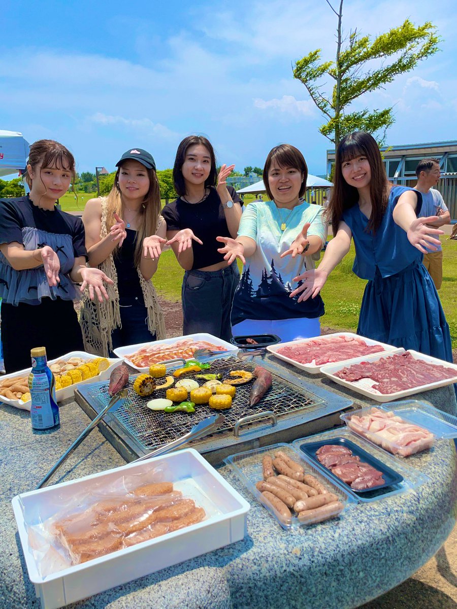 mn_x08's tweet photo. 『はぴはぎゅ』メンバー全員集合!
松茂町の月見ヶ丘海浜公園にて
【株式会社ふじや様】による撮影会・
打ち合わせも兼ねたBBQを
晴天の中、楽しんできました🍖
やっぱりメンバー皆可愛いなぁ🥹✨
私なんか、二重あごやん🤣��笑
ぜひ皆様!��援の程お願い致します♫
#徳島 #HAPPYHUG #はぴはぎゅ https://t.co/ExEhrWhBXP