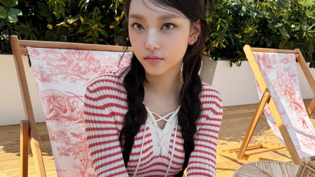 “Feeling myself and extra happy as I am grateful to attend the pinkish pop-up event.” In this charming garden core setting, surrounded by a combination of blooming flowers and lush greenery, my joy is as boundless as the sky above. My attire flutters in the gentle breeze.. :D