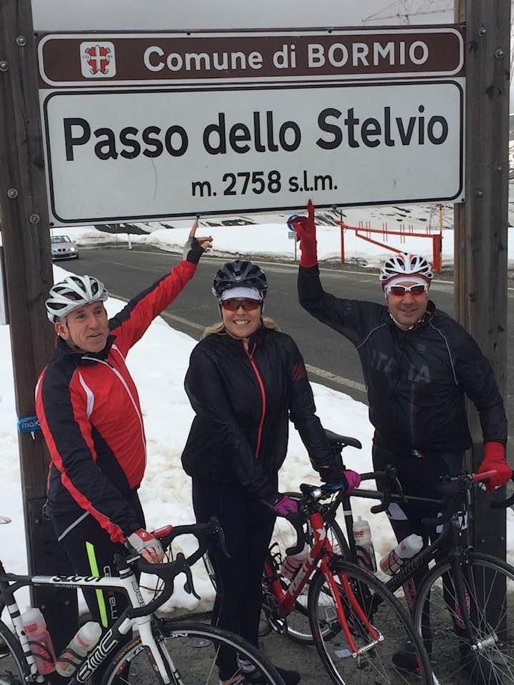 mickfox200's tweet photo. 8 years ago today I did a ‘little’ cycling feat in Italy.. 2700 metres of climbing.. 48 ‘switchbacks’ to the top from half way up.. And yes.. It was Baltic at the top of the mountain..!!! 😱☺️
#cyclingbuddies.. #throwbacktogoodtimes.. https://t.co/8TyCkewfDG