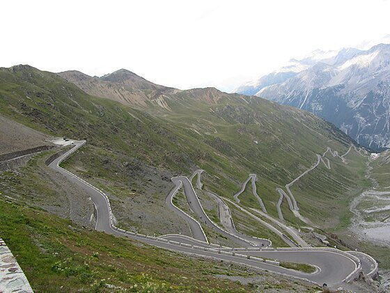 mickfox200's tweet photo. 8 years ago today I did a ‘little’ cycling feat in Italy.. 2700 metres of climbing.. 48 ‘switchbacks’ to the top from half way up.. And yes.. It was Baltic at the top of the mountain..!!! 😱☺️
#cyclingbuddies.. #throwbacktogoodtimes.. https://t.co/8TyCkewfDG