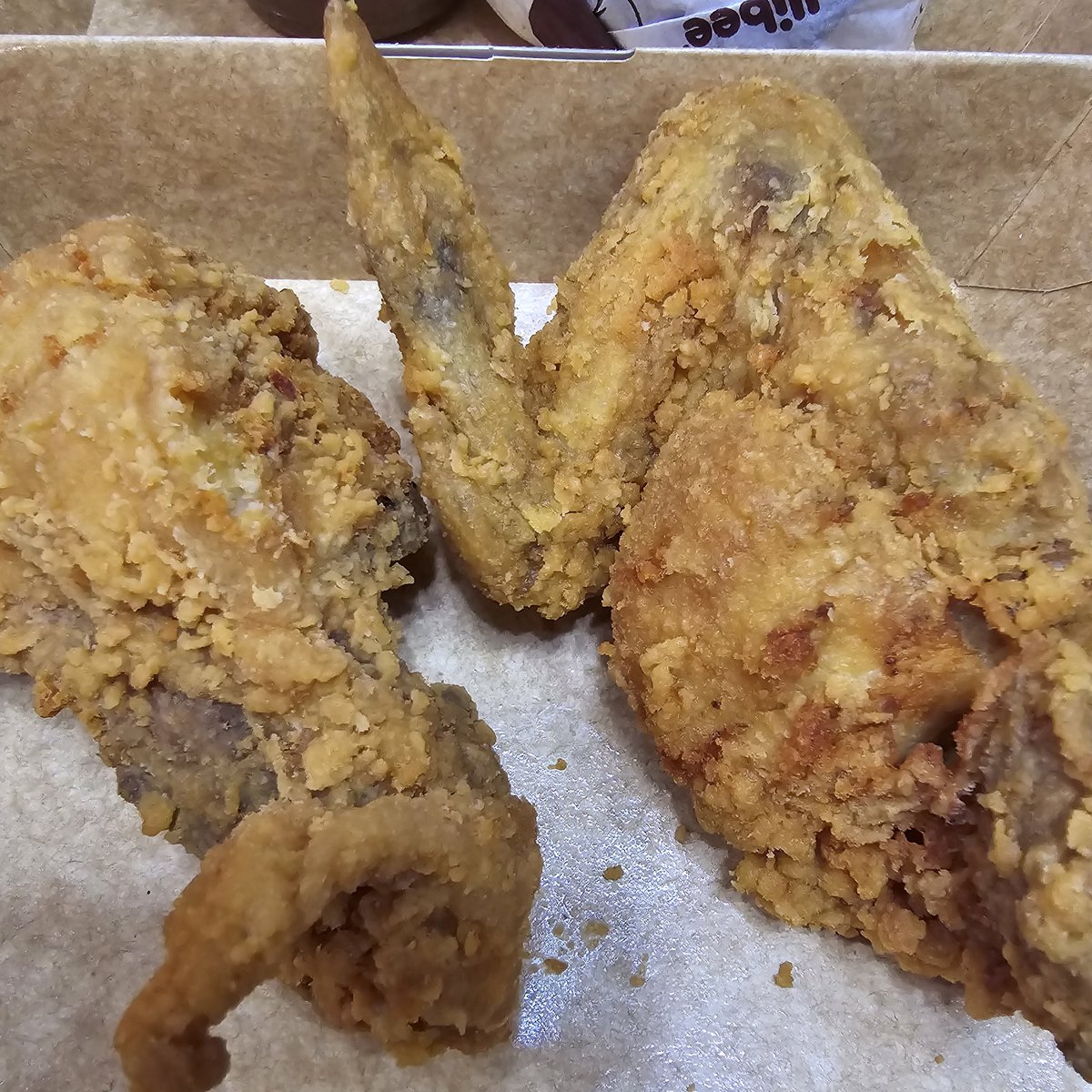StoryofAnthony's tweet image. #LUNCH TIME| Kain tayo. Gusto mo ba ng #Jollibee #ChickenJoy?

Totoo bang lumiit ang Chicken Joy kung icocompare mo sa ibang #Fastfood?

#Bidaangsaya #Baguio #Benguet #igorot #Baguiocity #Igorotak