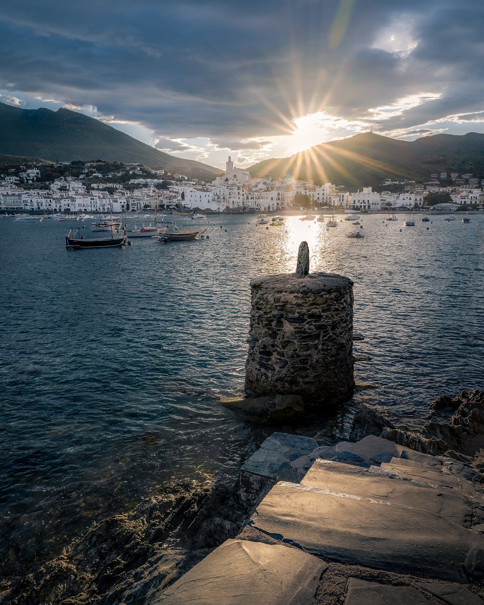 jordi_olot's tweet photo. Fa uns dies explicava una foto que volia fer de la posta de sol a Cadaqués..
 Doncs aquí teniu el resultat final.

A veure si us agrada!

#landscapephotography https://t.co/ATslDdfsSW