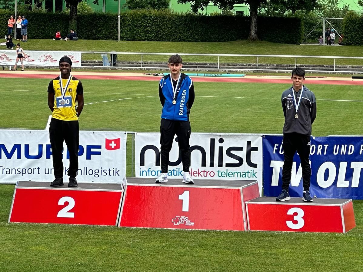 lctherwil's tweet photo. Gestern ging es an den Regionenmeisterschaften Zentralschweiz der Nachwuchskategorien schön mächtig ab:
2 x 🥇
2 x 🥈
2 x 🥉
Und heute stehen noch ein, zwei Medaillenkandidat:innen in Olten im Einsatz! Herzliche Gratulation und viel Erfolg!
#goLCT #wirsindLCT https://t.co/OrkihczEA3
