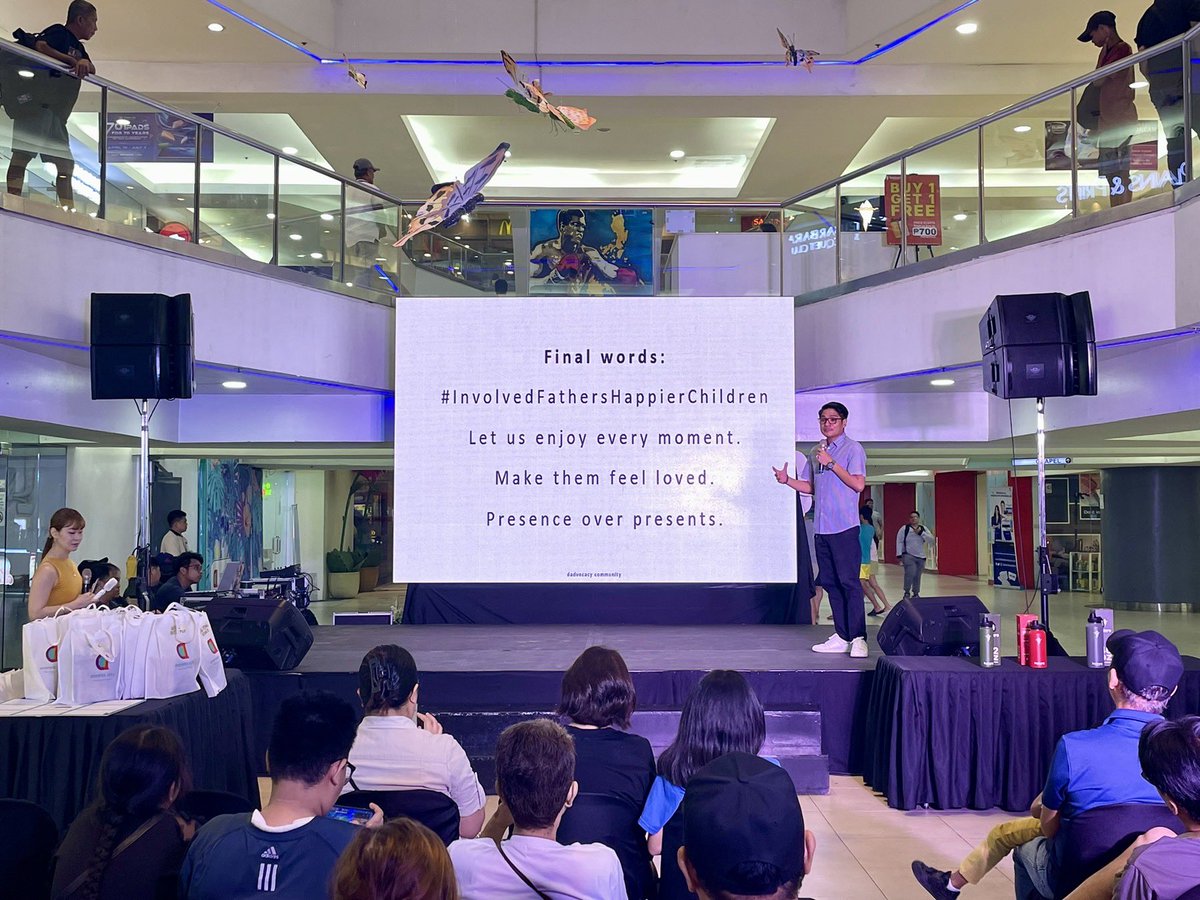 AranetaCity's tweet photo. The Father's Day Talk - The Joys of Fatherhood by Mr. JR Santiago inspired the dads, reminding them of the beauty and importance of their role in their children's lives. ποΈβ¨
πActivity Area, LGF, Ali Mall
#AranetaAt70 #CityOfFirsts #AranetaCity #TimeWithDad #FathersDay https://t.co/1O3fM9qOUx
