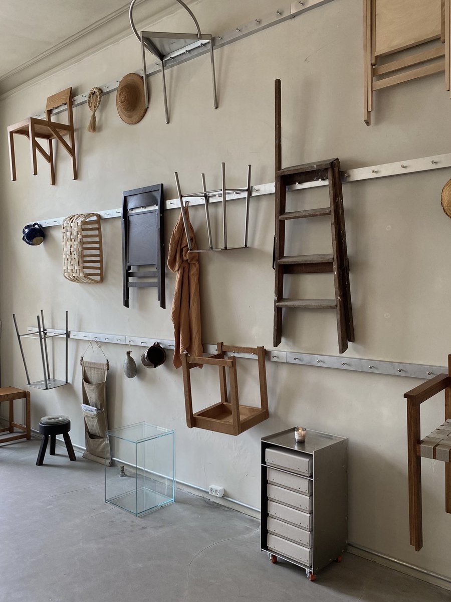 ononaoki's tweet image. 隣のFramaのスタジオ。Framaの製品が並ぶ。

#3daysofdesign レポ18-2