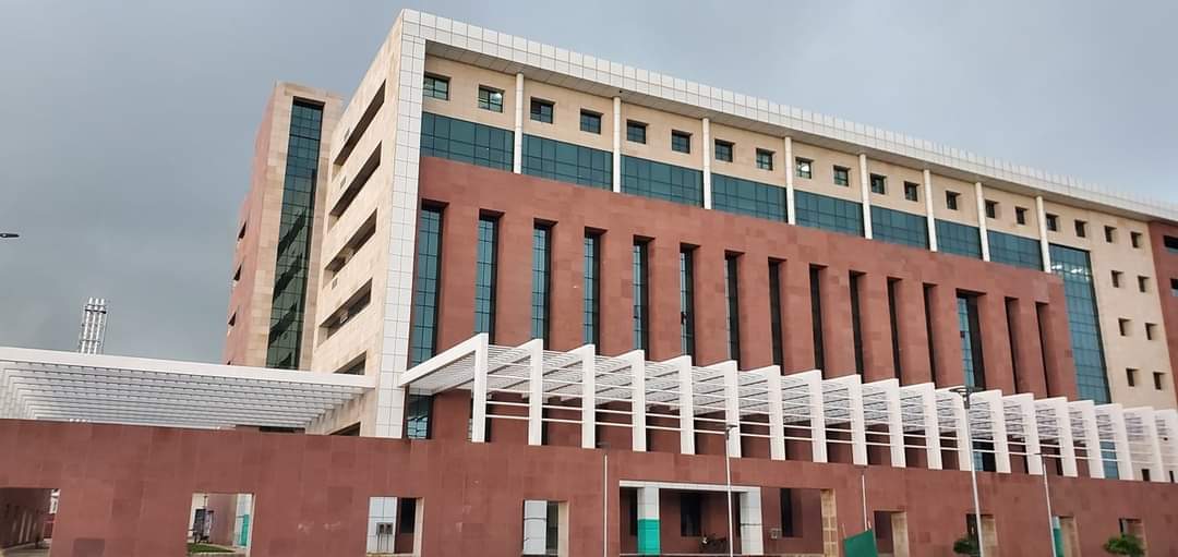TheBengalCartel's tweet photo. WB is getting 8 New Medical Colleges in -

Purulia
Ranaghat
Kharagpur
Ashoknagar
Krishnanagar
E. Bardhaman 
Raghunathganj
Newtown Kolkata

The state has 29 Govt &amp; 7 Private Medical Colleges. It will now be increased to 30 Govt &amp; 14 Private Medical Colleges.

New MBBS Seats - 6000 https://t.co/o81rSKBC0t