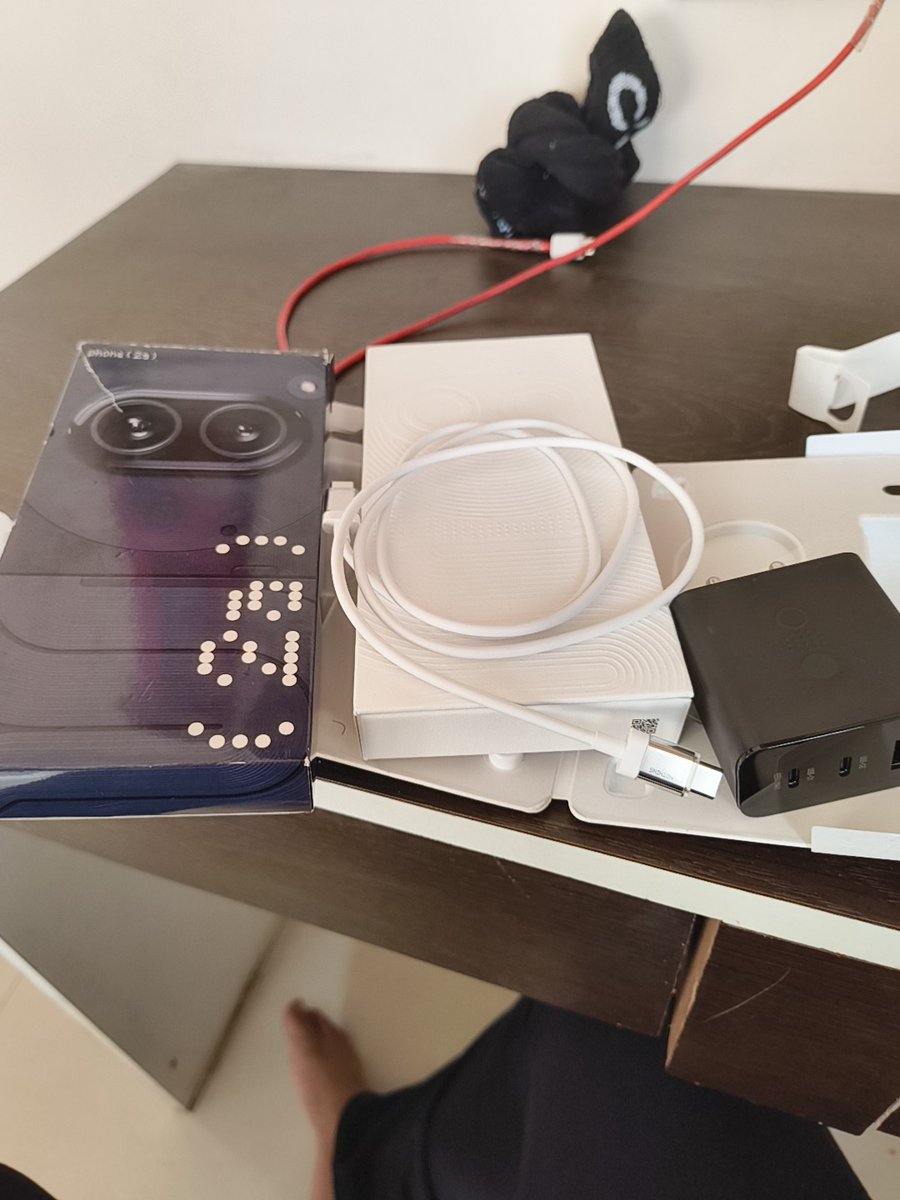 Kemu_Shroff's tweet image. Why is it that I get white cable for a black phone? It&apos;s so unaesthetic.

@nothing @nothingindia @getpeid