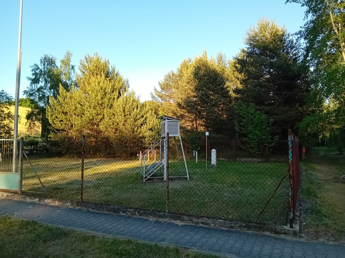 IMGWmeteo's tweet photo. 🌤️Polska pozostanie w dość ciepłym powietrzu polarnym morskim. 
🌡️Maksymalna dobowa temperatura powietrza na obszarach ze zwiększonym zachmurzeniem i opadami, będzie o kilka stopni Celsjusza niższa względem ubiegłej doby.
➡️https://t.co/zKHdnnxrU5

#IMGWmeteo #biomet https://t.co/25byiwGSQ8