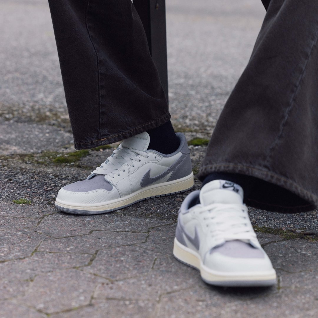 jordan 1 silver on feet
